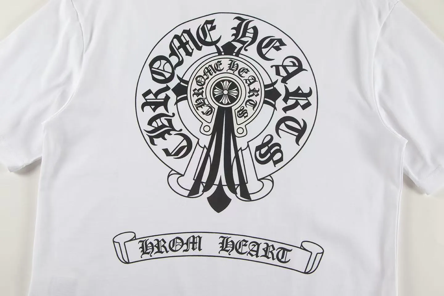 🅿️150 Style: 2025 new Croix Heart short-sleeved T-shirt Material: High version 300g double yarn combed cotton Size: S～XL Color: White Style number: Z009
